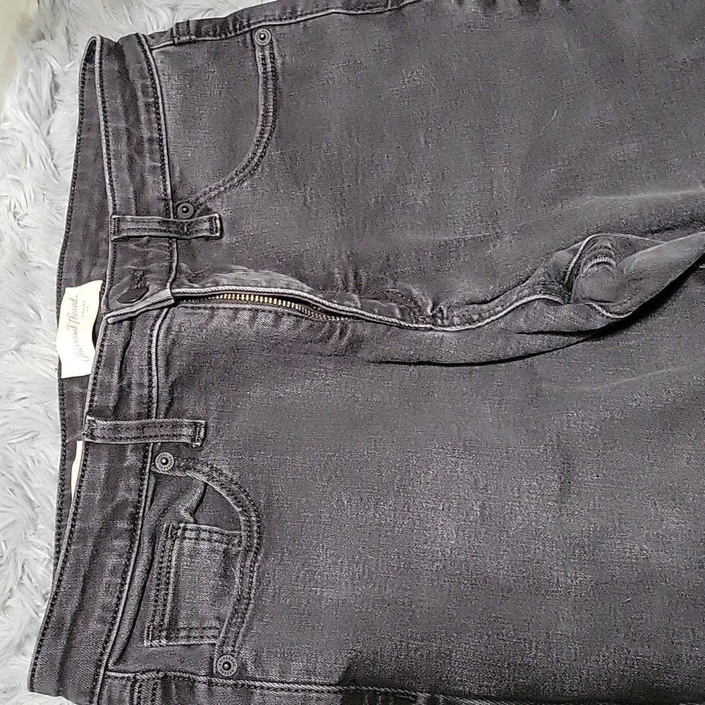 Universal thread distressed black jeans